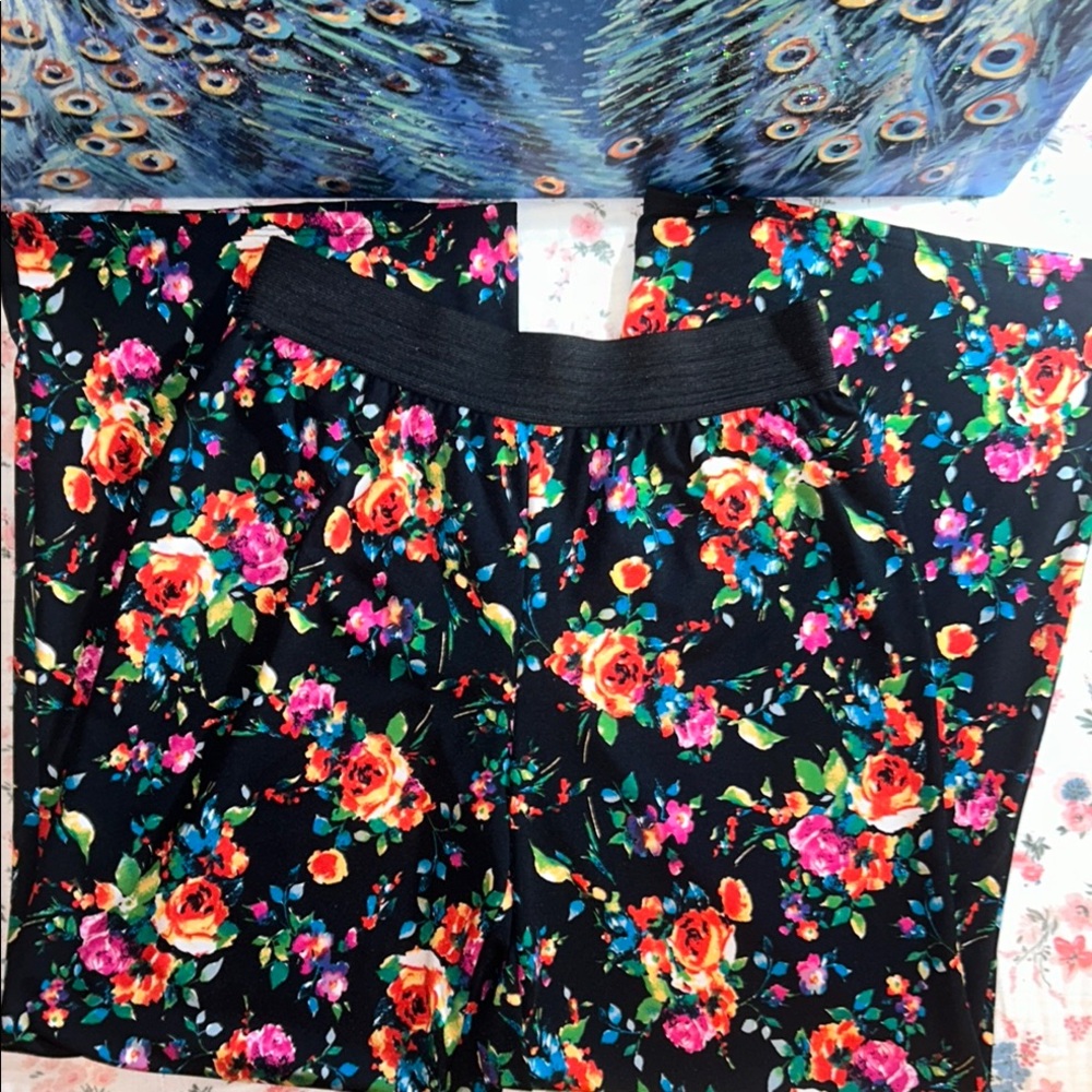 C’est Le Via Size MP Floral Print Pants